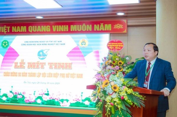 TS. Vũ Ngọc Huyên - Phó Bí thư thường trực Đảng ủy, Phó Giám đốc Học viện phát biểu tại buổi lễ