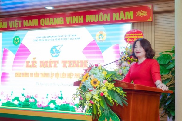 Bà Ngô Thị Anh Tuyên - Phó Chủ tịch Công đoàn Nông nghiệp và Phát triển nông thôn Việt Nam phát biểu tại buổi lễ