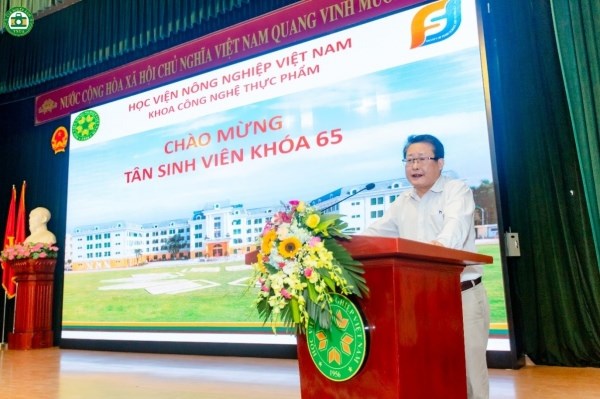 TS. Giang Trung Khoa – Bí thư chi bộ, Phó trưởng Khoa Công nghệ thực phẩm giới thiệu về Khoa