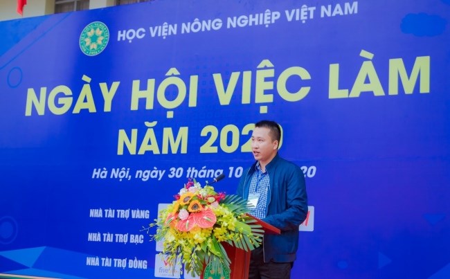 Ông Hoàng Văn Chung - Phó Tổng Giám đốc Công ty Cổ phần Tập đoàn Dabaco Việt Nam phát biểu tại buổi lễ