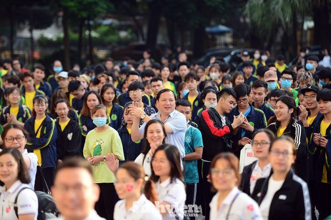 TS Vũ Ngọc Huyên cùng lãnh đạo Học viện Nông nghiệp Việt Nam tham gia giải chạy