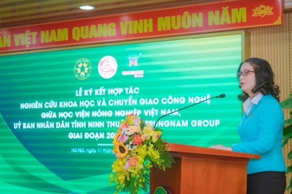 GS.TS. Nguyễn Thị Lan - Bí thư Đảng ủy, Giám đốc Học viện phát biểu tại buổi lễ