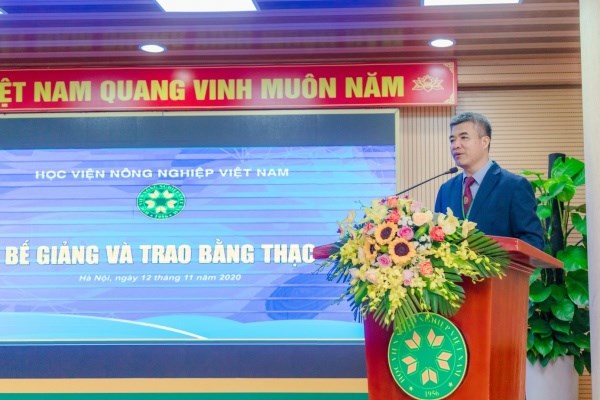 GS.TS. Phạm Văn Cường - Phó Bí thư Đảng ủy, Phó Giám đốc Học viện phát biểu tại buổi lễ