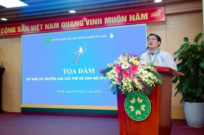 Đồng chí Nguyễn Trọng Tuynh – Phó Bí thư Đoàn Thanh niên, Chủ tịch Hội Sinh viên phát biểu tại buổi tọa đàm