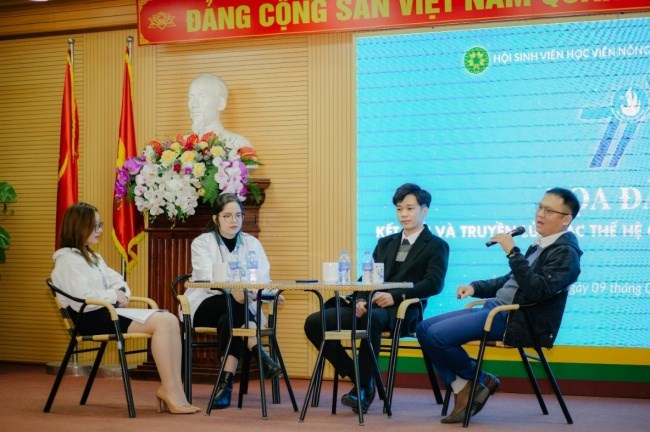 Các thế hệ cán bộ Hội Sinh viên Học viện chia sẻ tại buổi tọa đàm