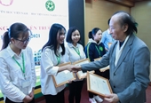 Trao tặng sinh viên Nông nghiệp Việt Nam 10 suất học bổng trị giá 2 500 USD