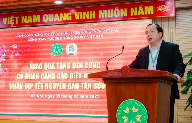 TS. Vũ Ngọc Huyên - Phó Bí thư thường trực Đảng ủy, Phó Giám đốc Học viện phát biểu tại buổi gặp mặt