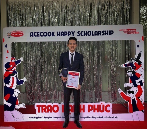 Nguyễn Hữu Lâm vinh dự được nhận học bổng ACECOOK HAPPY SCHOLARSHIP năm học 2020 – 2021