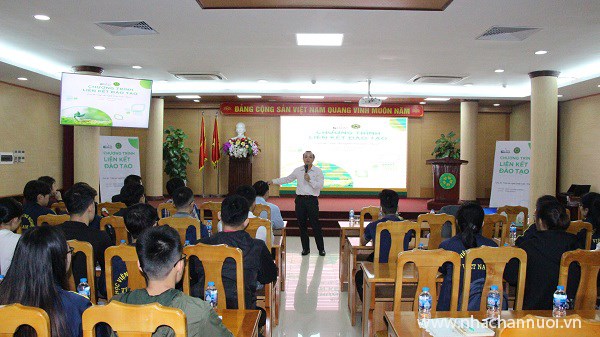 Ông Nguyễn Công Tuấn – Giám đốc Nhân sự ngành chăn nuôi Công ty Cổ phần GREENFEED Việt Nam chia sẻ tại Lễ khai mạc
