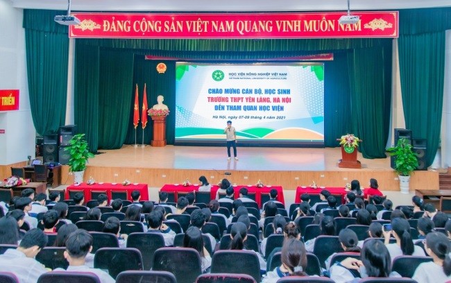 Học sinh Trường THPT Yên Lãng, Hà Nội đến tham quan, trải nghiệm tại Học viện