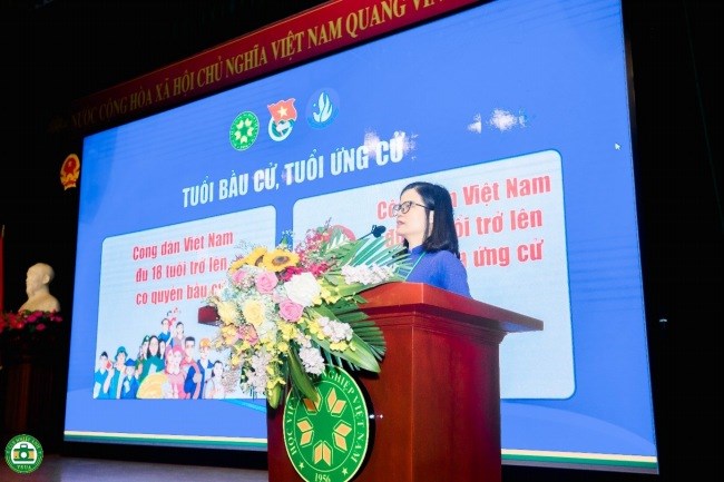 ThS. Đỗ Thị Kim Hương đã trình bày các nội dung pháp luật về bầu cử đại biểu Quốc hội và đại biểu Hội đồng nhân dân các cấp nhiệm kỳ 2021-2026