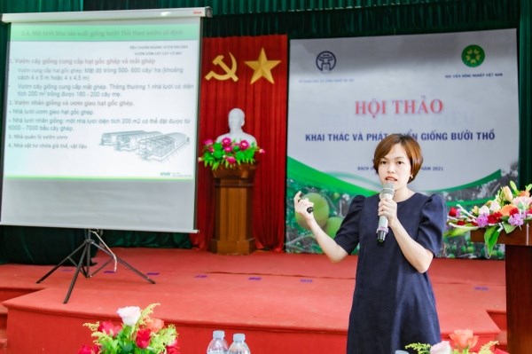 TS. Đoàn Thu Thủy trình bày về mô hình nhân giống cho cây bưởi Thồ