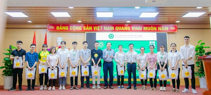 Công ty Cổ phần Chăn nuôi C.P. Việt Nam hỗ trợ sinh viên Học viện bị ảnh hưởng bởi dịch bệnh Covid-19