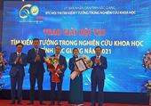 Cho gà kết duyên chim trĩ, tạo ra con lai chân như chim, mình như gà, giảng viên giật ngay giải Nhất