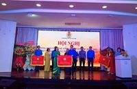 Công đoàn Học viện Nông nghiệp Việt Nam được tặng cờ thi đua dạy tốt học tốt