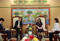 Giám đốc Học viện Nông nghiệp Việt Nam tiếp Đại sứ nước Cộng hòa Chi Lê tại Việt Nam