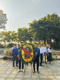Học viện Nông nghiệp Việt Nam tổ chức Lễ viếng và dâng hương các Bà mẹ Việt Nam anh hùng và Anh hùng Liệt sỹ tại Nghĩa trang liệt sỹ thị trấn Trâu Quỳ