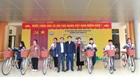 Học viện Nông nghiệp Việt Nam, Tập đoàn Dầu khí Việt Nam trao tặng “Xe đạp yêu thương” cho học sinh Trường THCS Phùng Xá, Thạch Thất, Hà Nội
