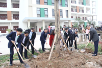 Khoa đào tạo ngành du lịch của Học viện Nông nghiệp Việt Nam tổ chức trồng cây, tạo khuôn viên xanh