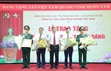 Lễ trao tặng Huy hiệu 30 năm tuổi Đảng cho các đảng viên thuộc Đảng bộ Học viện Nông nghiệp Việt Nam