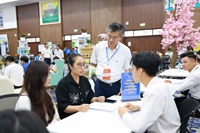 Ngày đầu tiên, đã có hàng trăm tân sinh viên đến nhập học tại Học viện Nông nghiệp Việt Nam