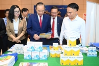 Cho gà ăn thảo dược để giảm vi khuẩn gây hại trong đường ruột