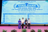 Tưng bừng chào đón các tân sinh viên K71 Khoa Kinh tế và Quản lý