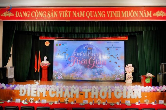 Đêm nhạc hội “Điểm chạm thời gian” – Khi thanh xuân gặp gỡ và những khoảnh khắc được lưu giữ