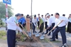 Thứ trưởng Bộ Nông nghiệp và Môi trường Nguyễn Quốc Trị trồng hàng cây chào mừng kỷ niệm 70 năm Ngày thành lập Học viện Nông nghiệp Việt Nam