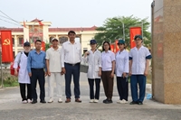 Câu lạc bộ chuyên ngành Thú y hỗ trợ xã Yên Đồng triển khai công tác tiêm phòng, cho đàn vật nuôi