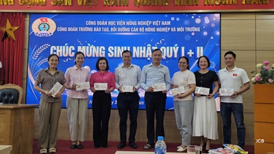 Công đoàn Trường Đào tạo, Bồi dưỡng cán bộ Nông nghiệp và Phát triển nông thôn tổ chức chúc mừng sinh nhật Quý I  II