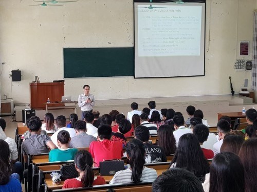 PGS.TS. Trần Quốc Vinh giới thiệu về Khoa