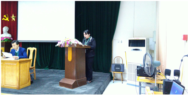 PGS.TS. Cao Việt Hà trình bày kết quả công tác của Khoa năm 2018