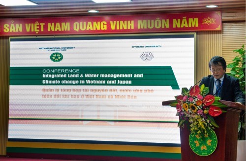 GS.TS. Kazuaki Hiramatsu, Trưởng Khoa Nông nghiệp, trường Đại học Kyushu – Nhật Bản phát biểu tại Hội thảo