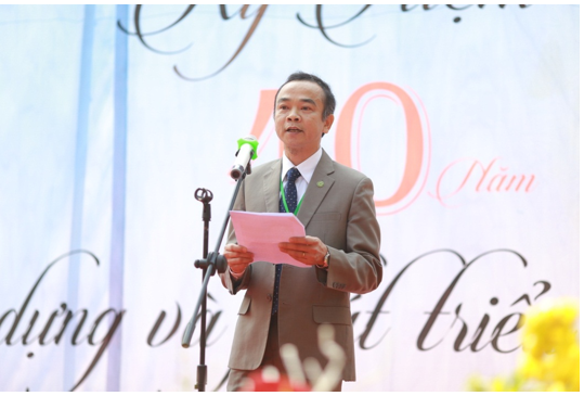 Ông Lưu Trọng Quang - Phó Giám đốc Sở TN&MT tỉnh Thanh Hóa, cựu sinh viên khóa 26 phát biểu chúc mừng nhân dịp kỷ niệm 40 năm thành lập Khoa Tài nguyên và Môi trường