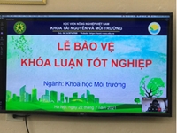 Khoa Tài nguyên và Môi trường tổ chức bảo vệ khóa luận tốt nghiệp cho sinh viên ngành Khoa học Môi trường