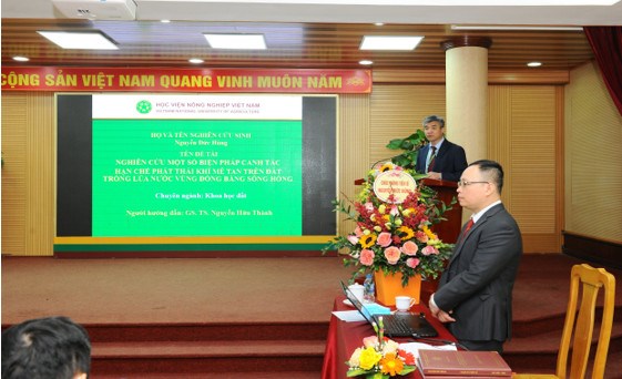 GS.TS. Phạm Văn Cường – Chủ tịch Hội đồng thông qua lý lịch của NCS