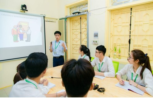 Sinh viên thực hành định giá, tài chính đất