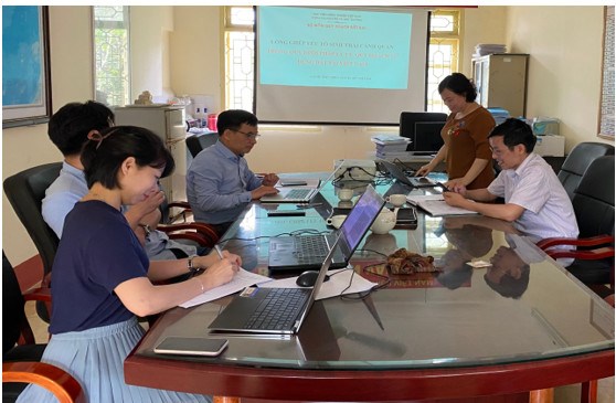 PGS.TS. Đỗ Văn Nhạ chủ trì hội thảo PGS.TS. Đỗ Thị Tám trình bày báo cáo tại hội thảo