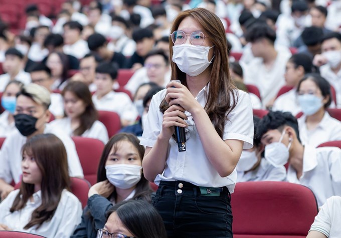 Sinh viên ngành Quản lý Bất động sản xin tư vấn kỹ năng diễn thuyết và cơ hội việc làm
