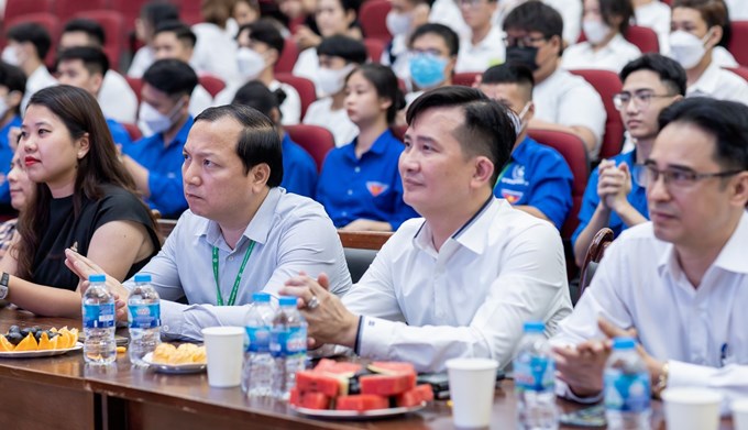 TS.Vũ Ngọc Huyên - Phó Bí thư Thường trực Đảng ủy, Phó Giám đốc Học viện tham dự buổi toạ đàm