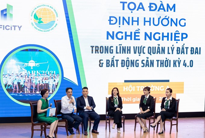 PGS.TS. Trần Quốc Vinh- Phó trưởng khoa Tài nguyên và Môi trường trao đổi về chương trình đào tạo Quản lý đất đai và Bất động sản và Định hướng nghề nghiệp