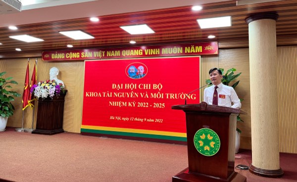 Đồng chí Trần Trọng Phương, Bí thư Chi Bộ phát biểu nhận nhiệm vụ trong nhiệm kỳ 2022-2025