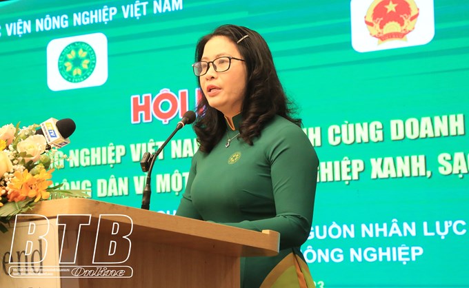 Giáo sư, Tiến sỹ Nguyễn Thị Lan, Giám đốc Học viện Nông nghiệp Việt Nam phát biểu khai mạc hội nghị.  