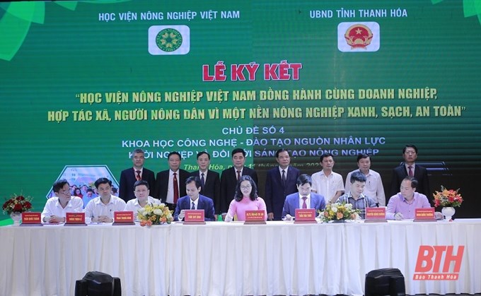 Tại hội nghị đại diện lãnh đạo Học viện Nông nghiệp Việt Nam đã ký kết hợp tác với Sở Giáo dục và Đào tạo, Sở Khoa học và Công nghệ các tỉnh Thanh Hóa, Ninh Bình, Nghệ An và Hà Tĩnh