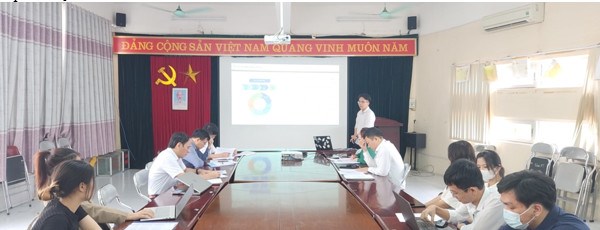 Sinh viên Phạm Đức Trọng Trình bày kết quả nghiên cứu về áp dụng mô hình kinh tế tuần hoàn trong xử lý chất thải rắn sinh hoạt tại TP Lào Cai