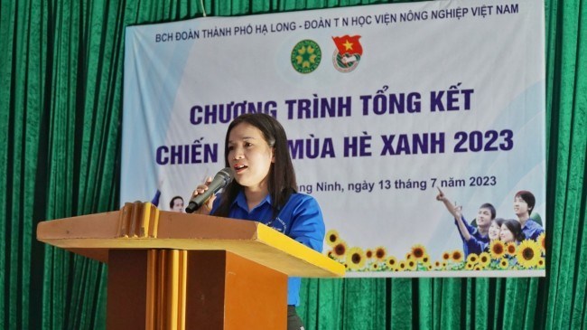 Đồng chí Nguyễn Thu Thảo -Phó Bí thư Thành đoàn Hạ Long phát biểu tại chương trình