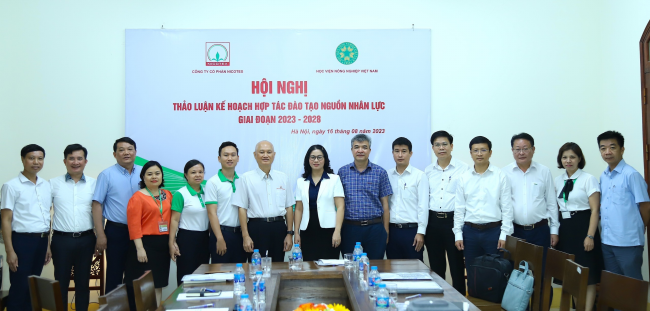 Hai bên đã trao đổi kế hoạch hợp tác giai đoạn 2023-2028 và kế hoạch hành động chi tiết năm học 2023-2024