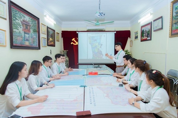 Giờ seminar khoa học về phân loại và xây dựng bản đồ đất. Ảnh: HVNN.