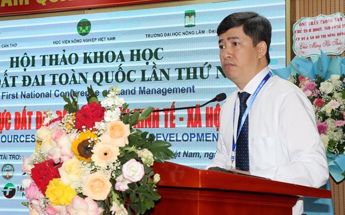 GS.TS Trần Ngọc Hải, Phó Hiệu trưởng trường Đại học Cần Thơ phát biểu tại Hội thảo